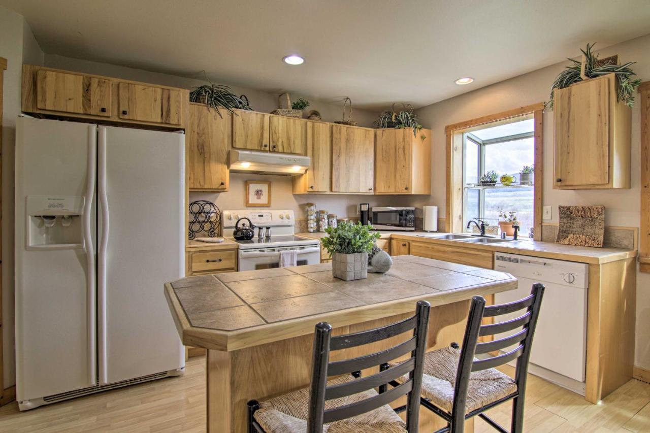 Airy Emigrant Townhome With Sweeping Mtn Views! ภายนอก รูปภาพ