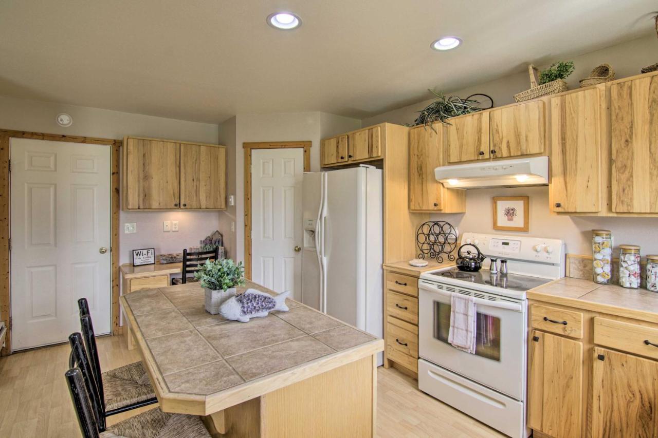 Airy Emigrant Townhome With Sweeping Mtn Views! ภายนอก รูปภาพ